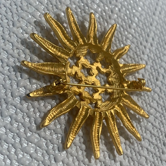 Sun brooch with stars matte gold vintage - Picture 8 of 10
